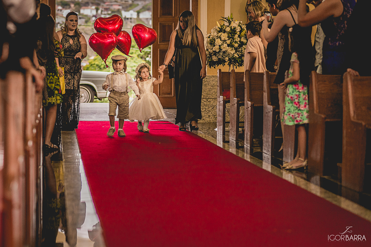 pajens, daminhas, baloes de coração, Igreja, casamento, capela santa filomena, fotografo, juiz de fora, mg