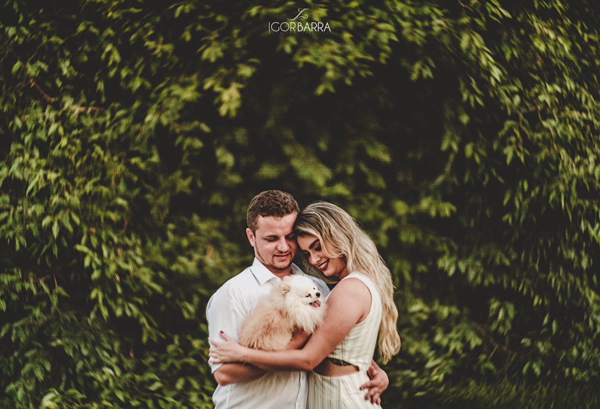 foto com pet, pet, doguinho, lulu da Pomerania, Pre-casamento, pre-wedding, e-session, fotos noivos, fotos casal, São João Nepomuceno, Juiz de fora, minas gerais, fotografia de casal, fotografia de casamento, igor barra fotografo, fotografo minas gerais