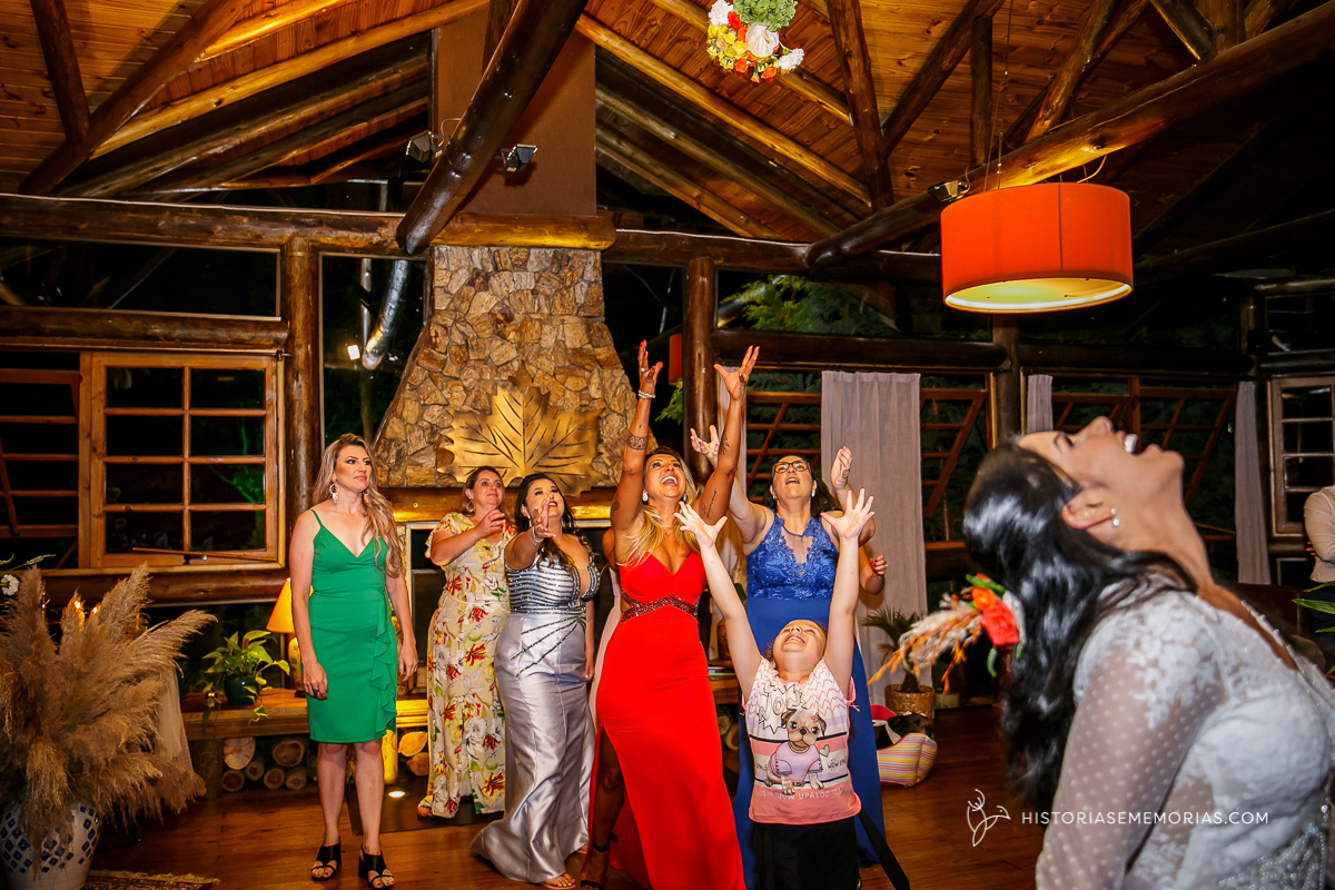 jogando o bouquet da noiva