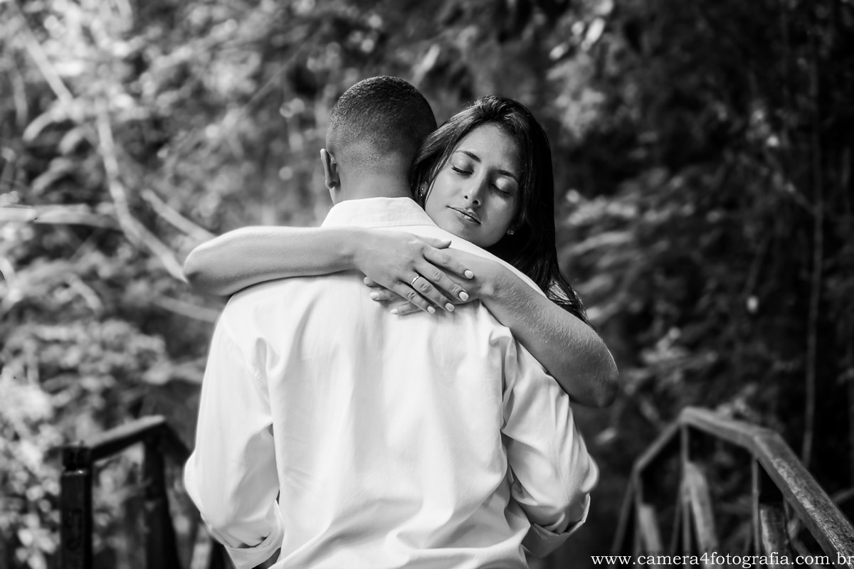 fotos dos noivos na cachoeira
