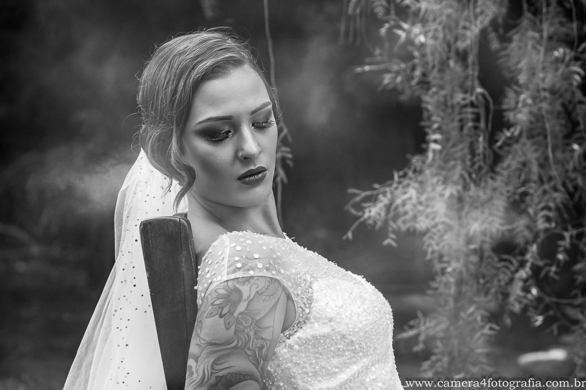 noiva no meio da fumaça