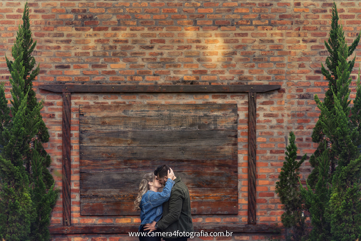 ensaio-pré-wedding-de-amanda-e-hugo-no-spaço-light-em-piratininga-sp-camera-4-fotografia