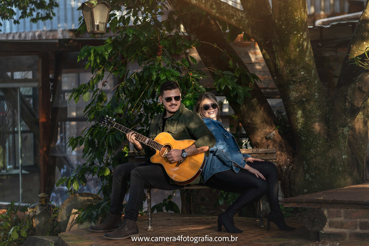 ensaio-pré-wedding-de-amanda-e-hugo-no-spaço-light-em-piratininga-sp-camera-4-fotografia