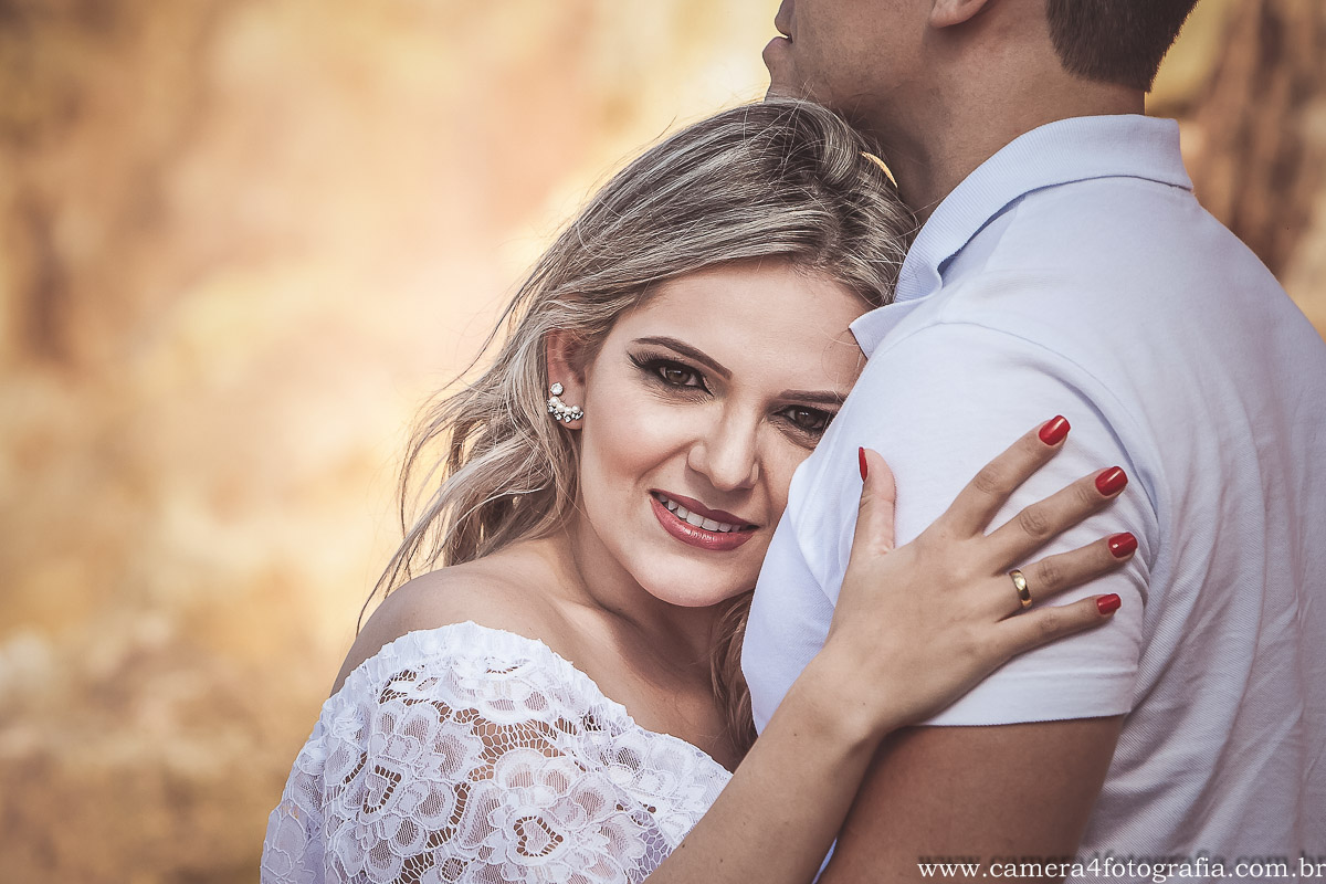 rosto da noiva durante o pré wedding em na estrada