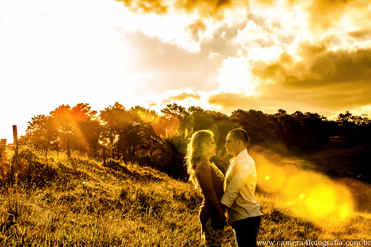 silhueta dos noivos durante o pre wedding em Botucatu