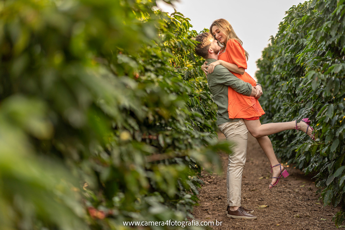 ensaio-pré-casamento-de-laura-e-gabriel-na-cidade-de-pardinho-sp-www.camera4fotografia.com.br