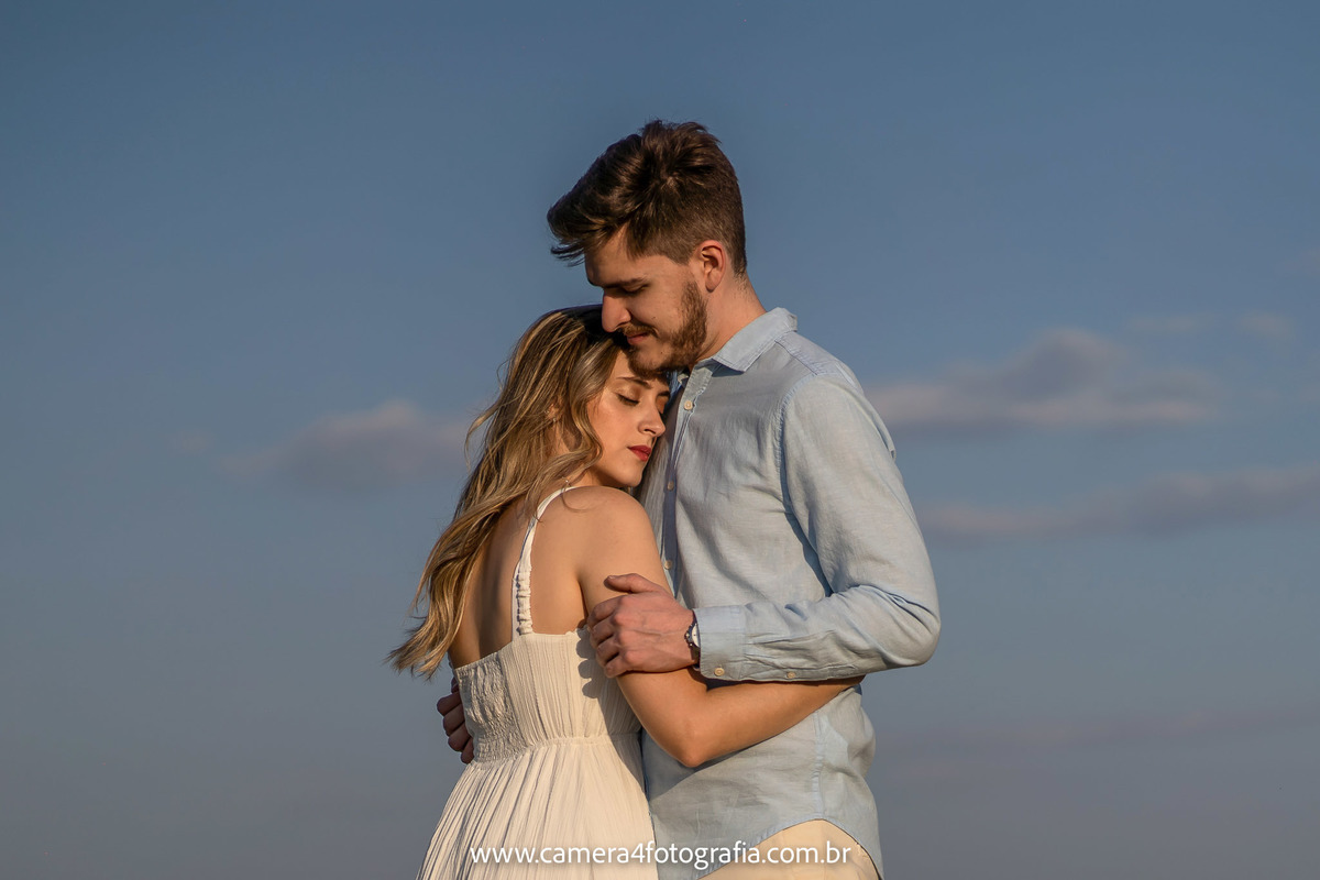 ensaio-pré-casamento-de-laura-e-gabriel-na-cidade-de-pardinho-sp-www.camera4fotografia.com.br