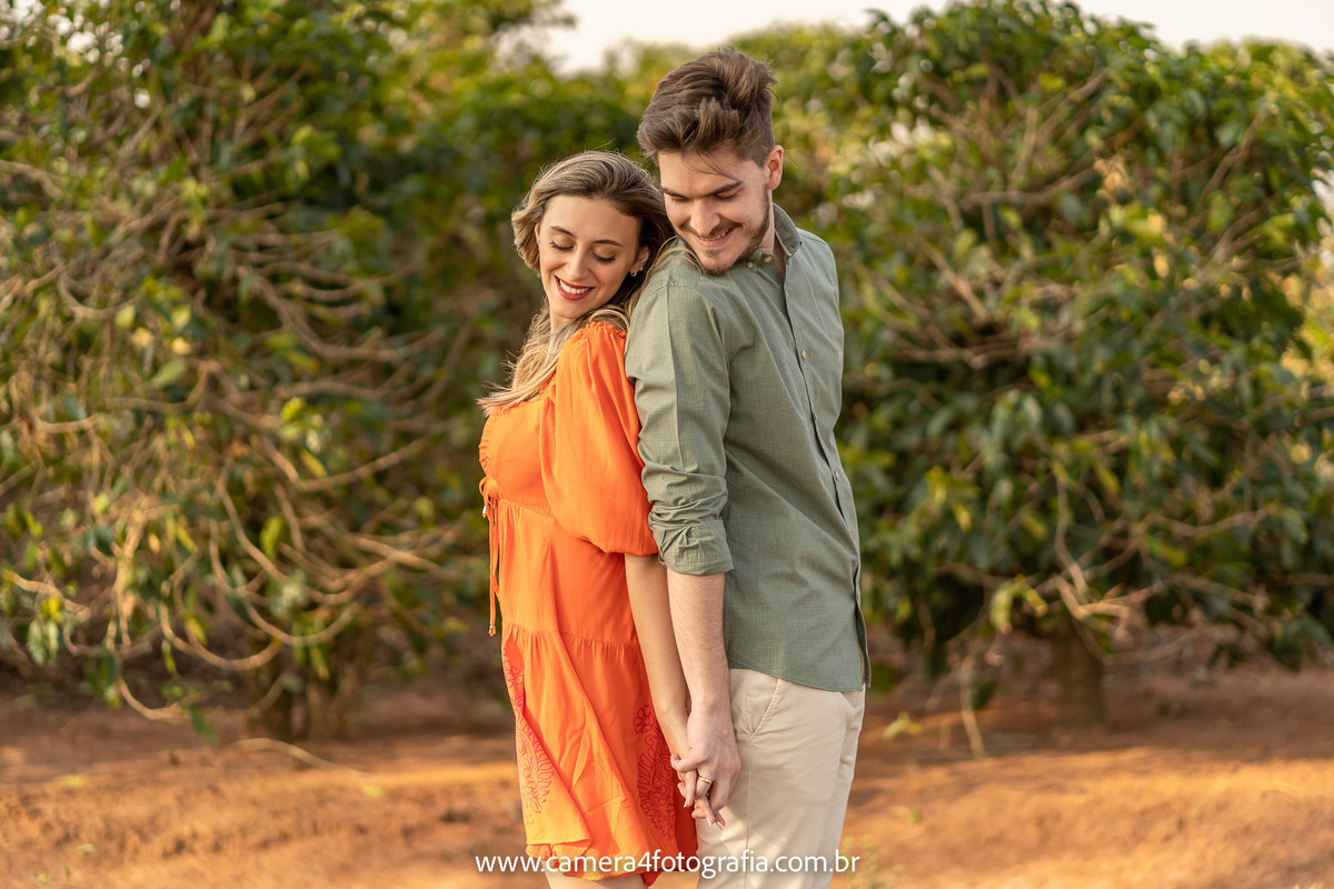 ensaio-pré-casamento-de-laura-e-gabriel-na-cidade-de-pardinho-sp-www.camera4fotografia.com.br