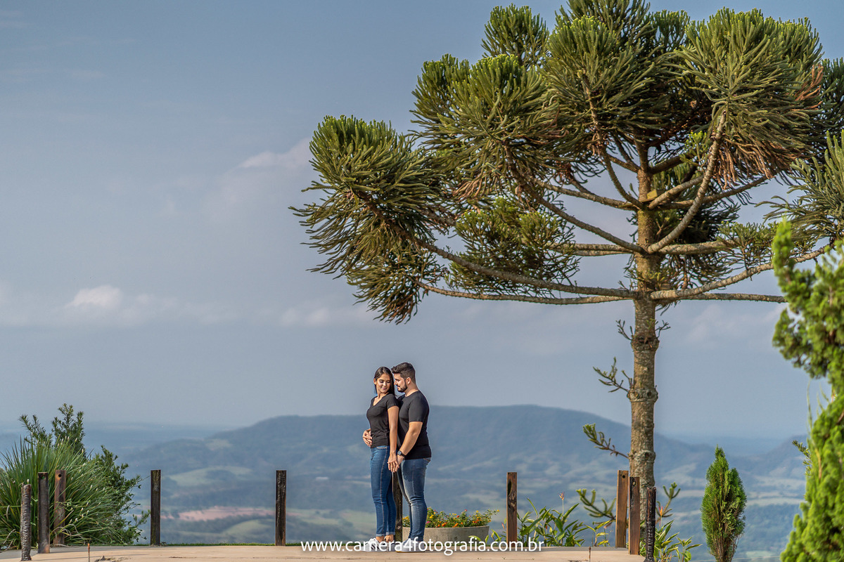 ensaio-carolina-e-vitor-no-chalé-do-gigante-em-pardinho-www.camera4fotografia.com.br
