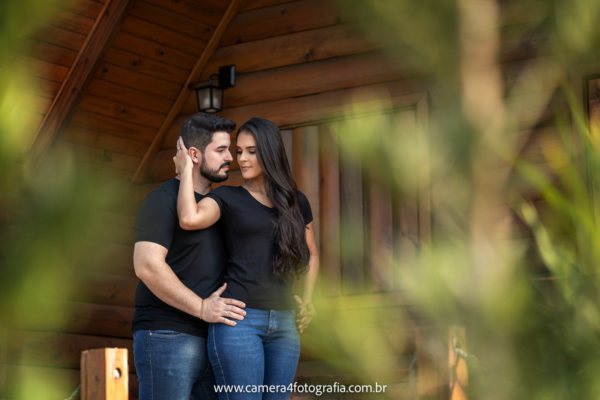 ensaio-carolina-e-vitor-no-chalé-do-gigante-em-pardinho-www.camera4fotografia.com.br