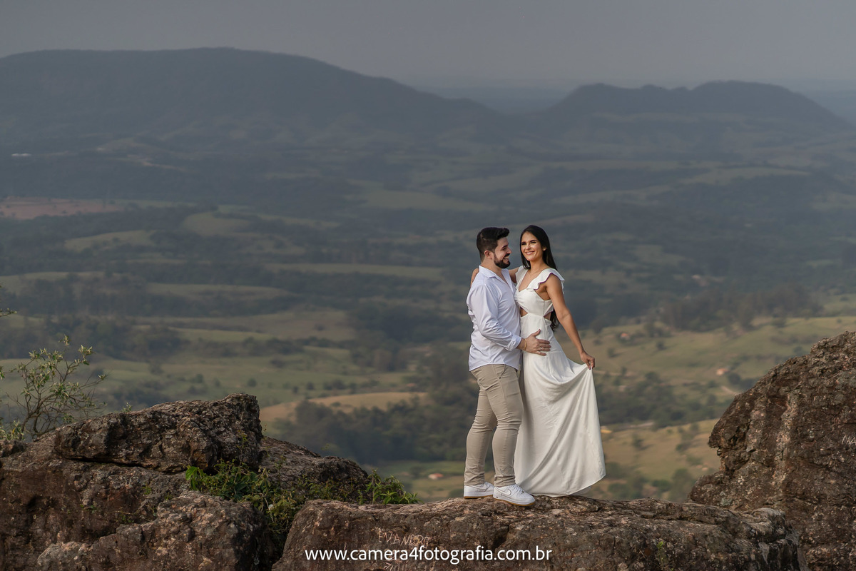 ensaio-carolina-e-vitor-no-chalé-do-gigante-em-pardinho-www.camera4fotografia.com.br