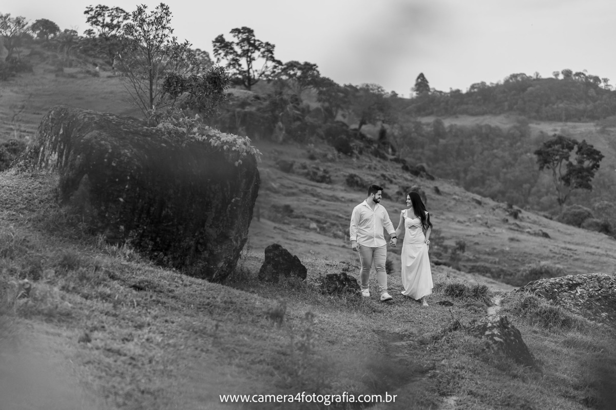 ensaio-carolina-e-vitor-no-chalé-do-gigante-em-pardinho-www.camera4fotografia.com.br
