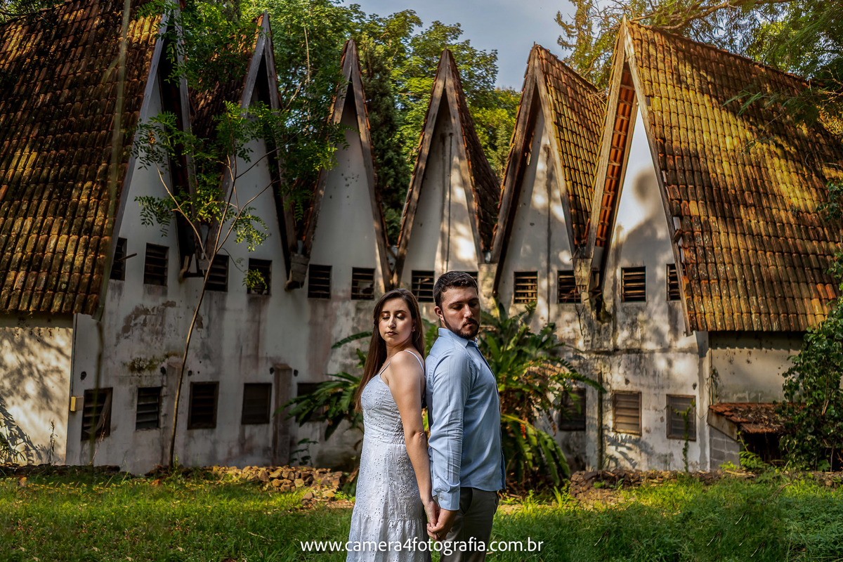 ensaio-pré-casamento-de-ana-carolina-e-guilherme-no-chalé-hotel-em-bauru-sp-www.camera4fotografia.com.br