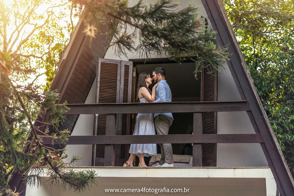 ensaio-pré-casamento-de-ana-carolina-e-guilherme-no-chalé-hotel-em-bauru-sp-www.camera4fotografia.com.br