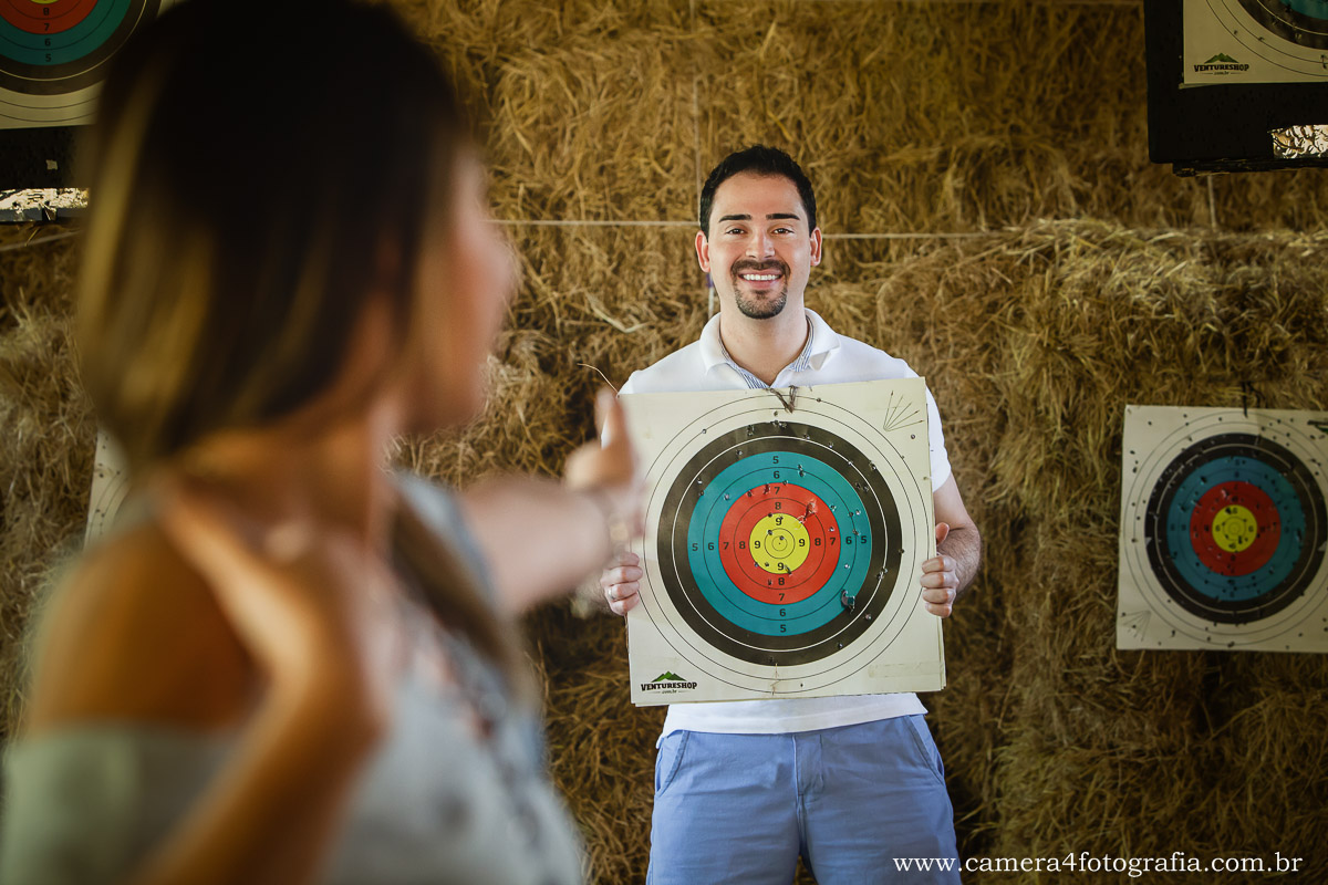 foto espontâmea durante o ensaio pré wedding
