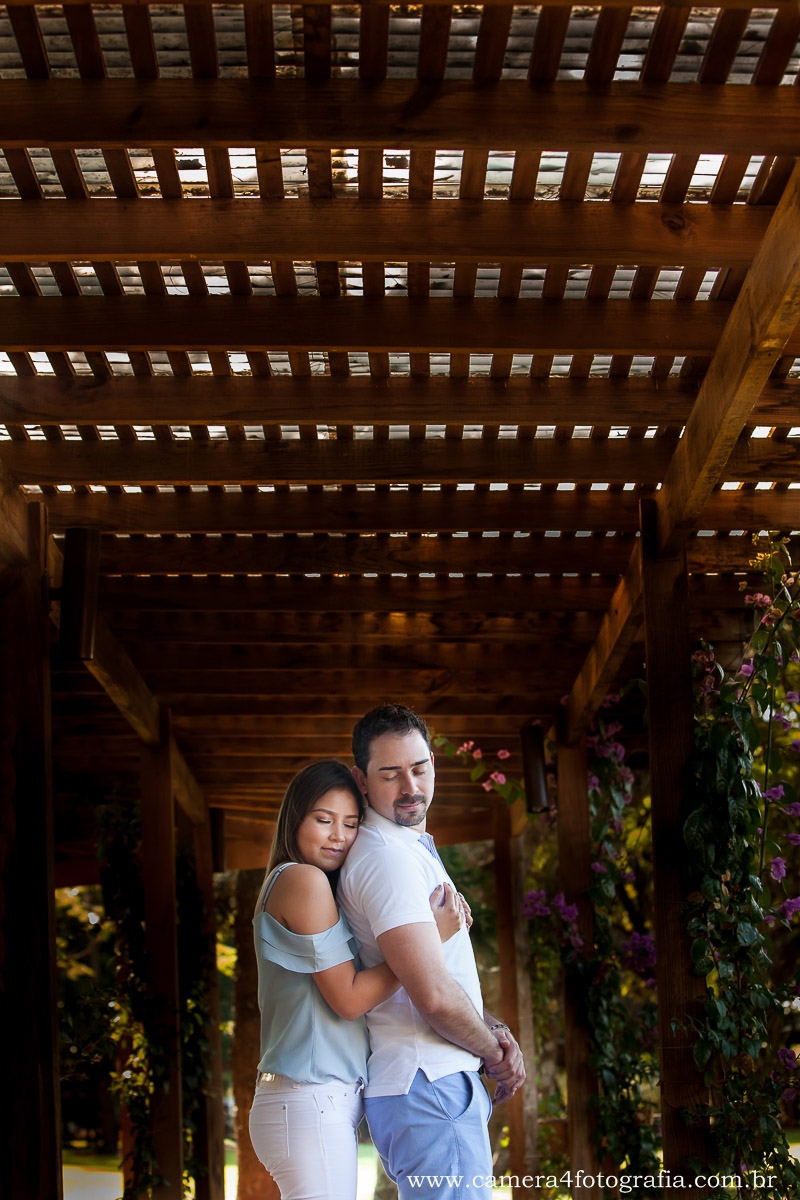 fotos dos noivos em pergolado no santa clara eco resort