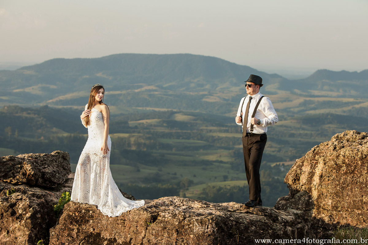 noivos se olhando no ensaio pré wedding