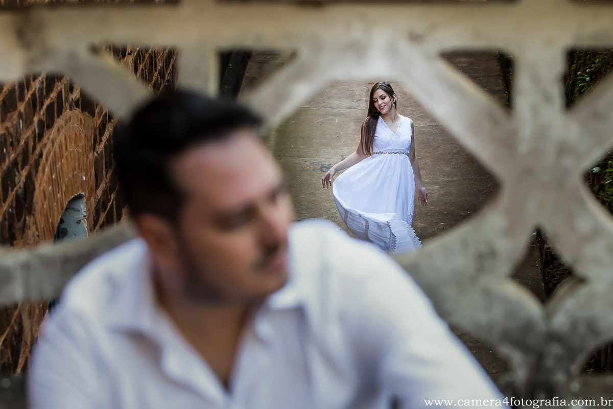 noiva girando o vestido no ensaio pré wedding