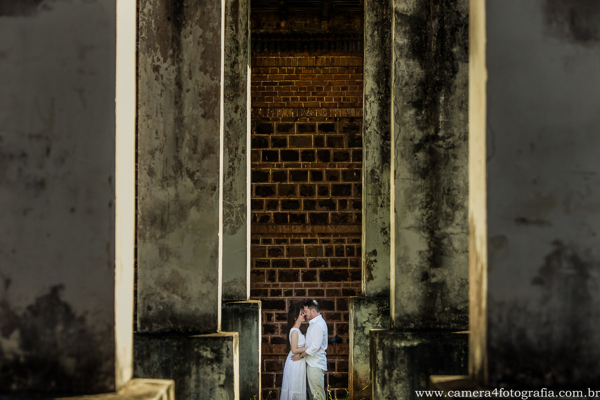 beijo dos noivos durante o ensaio pré wedding