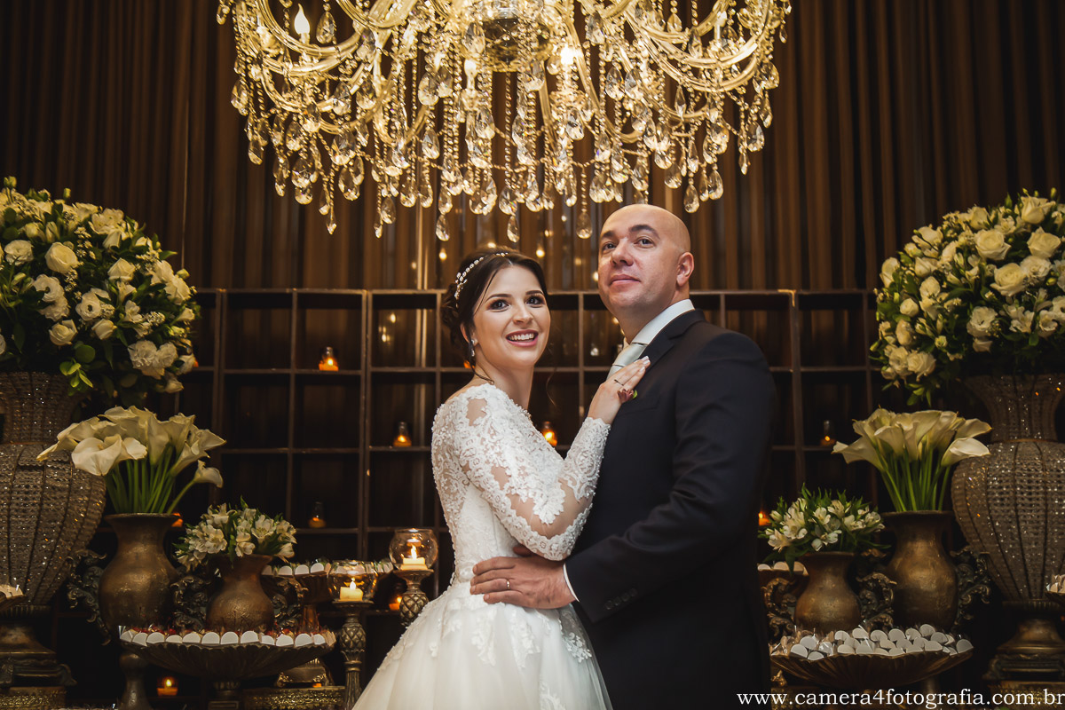 noivos na festa do casamento