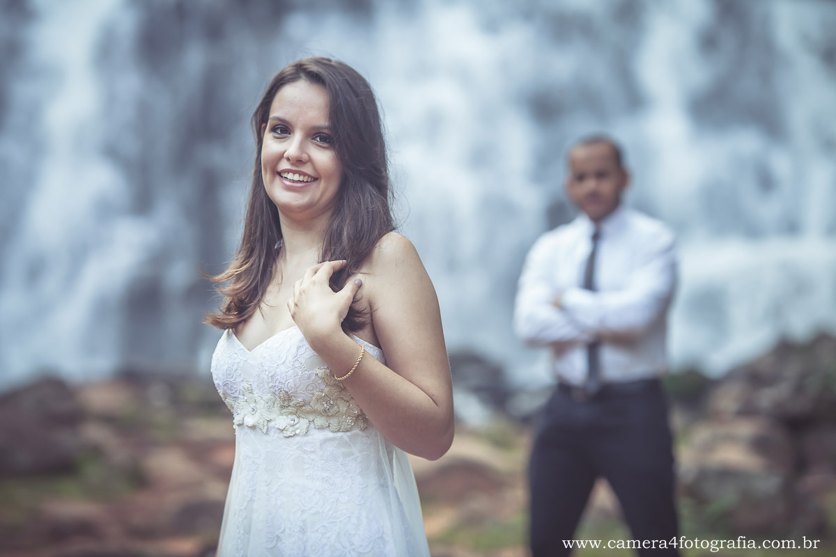 ensaio dos noivos na cachoeira