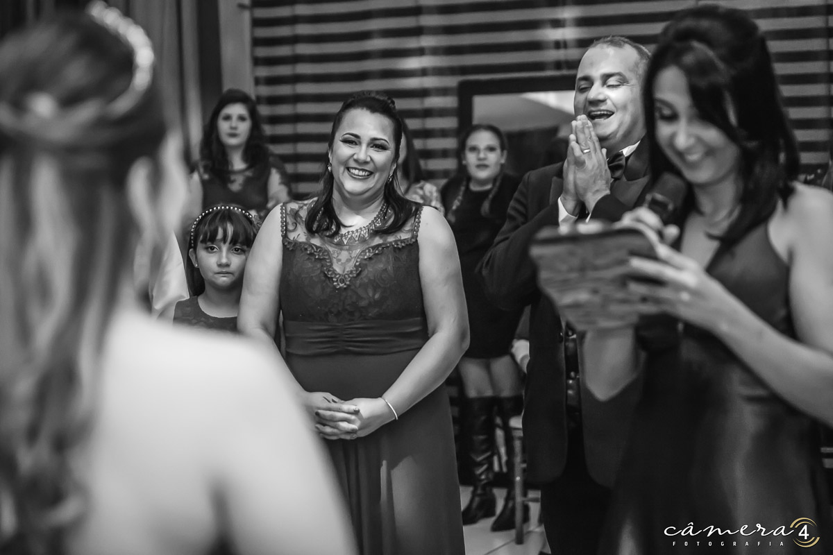 homenagem da família para a debutante na festa de 15 anos