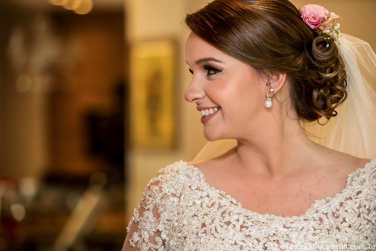 noiva posando para fotos no making of antes do casamento