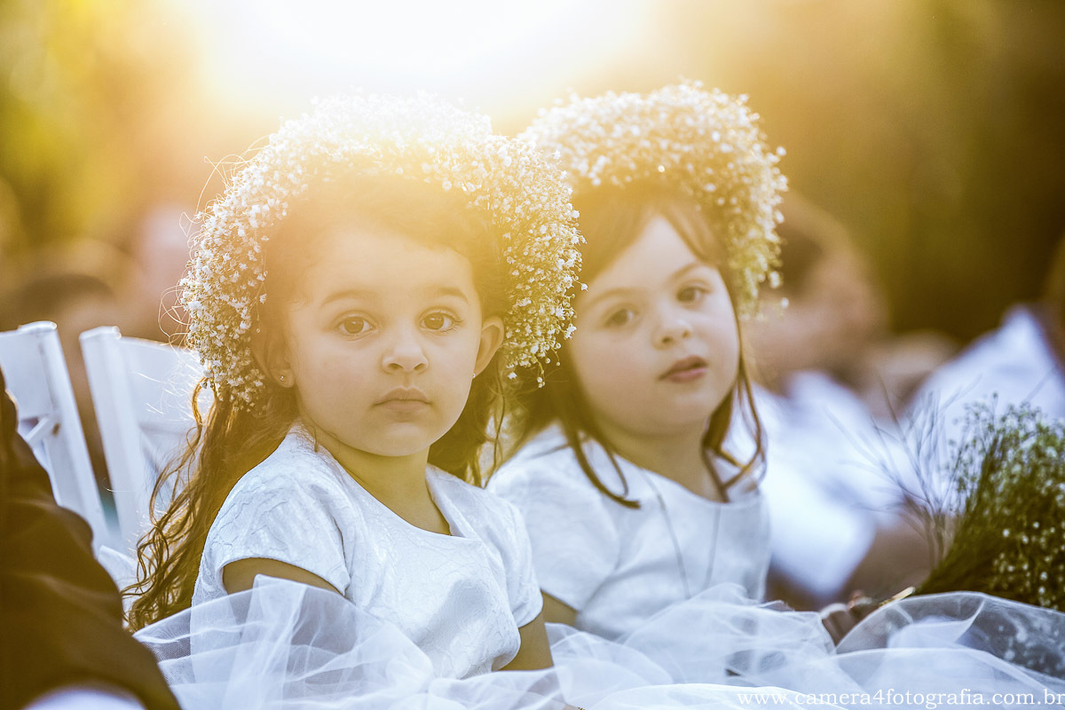 damas de alianças durante o casamento