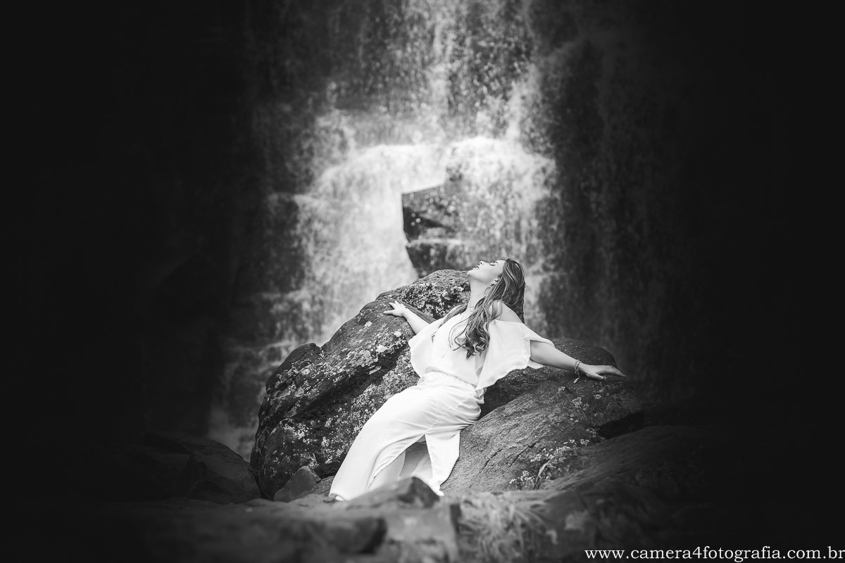 noiva na cachoeira