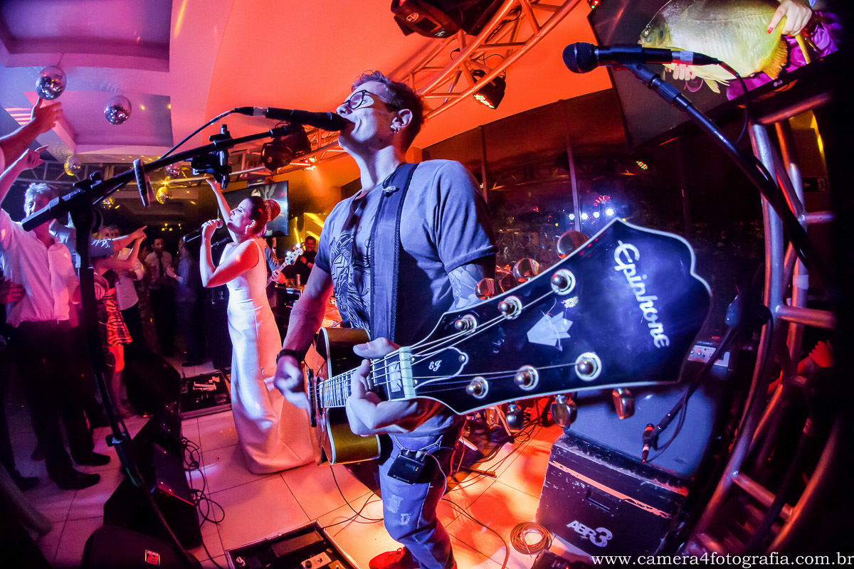 noiva cantando no casamento