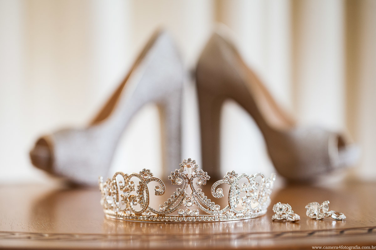 tiara da noiva durante o making of