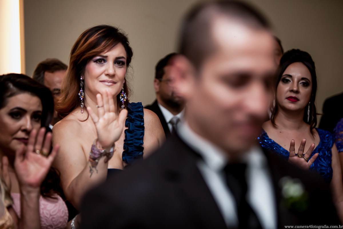 benção dos padrinhos nos noivos no casamento