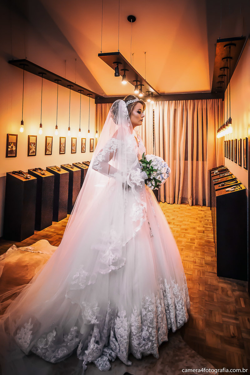 noiva no salão de beleza durante o making of