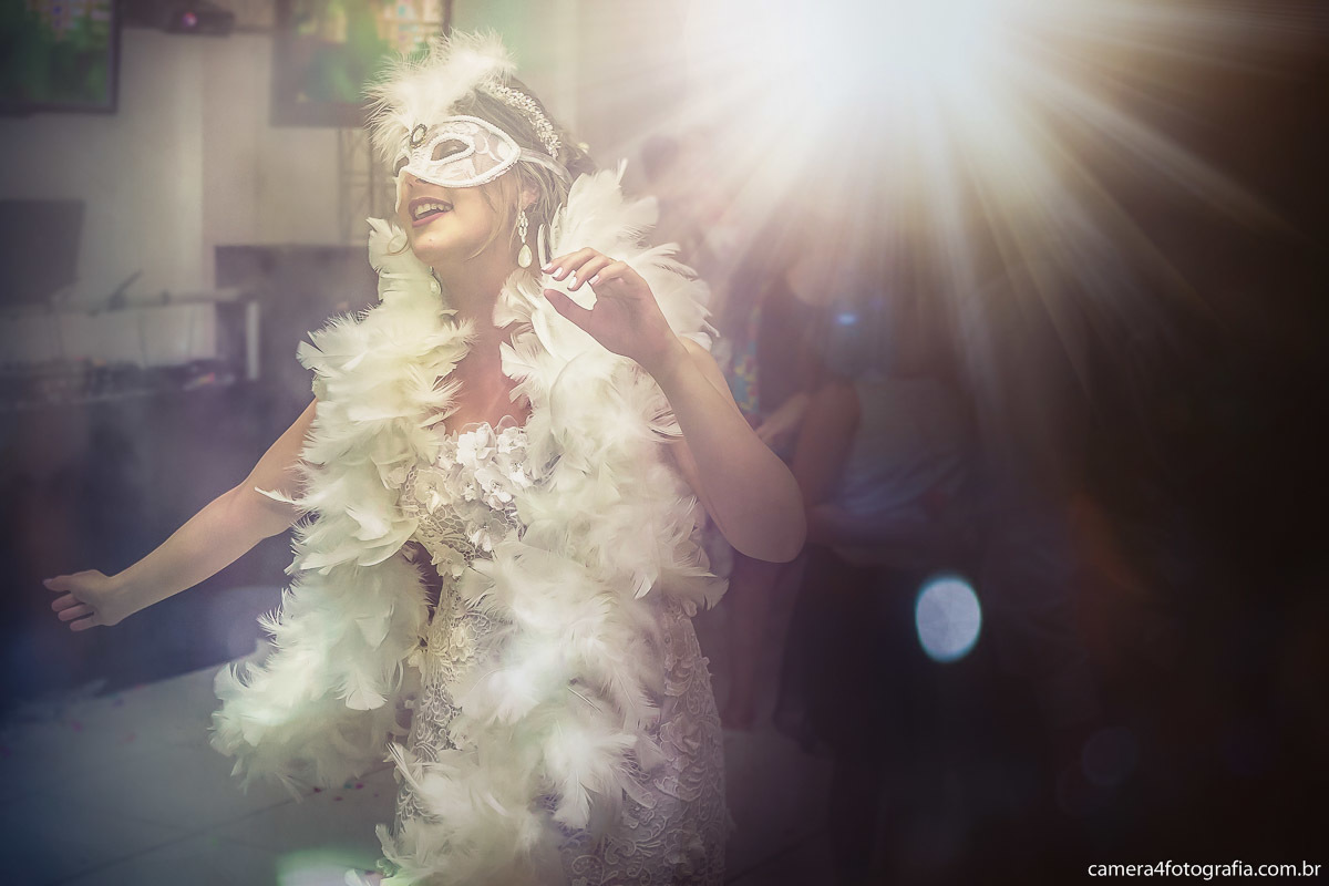noiva dançando na pista do casamento