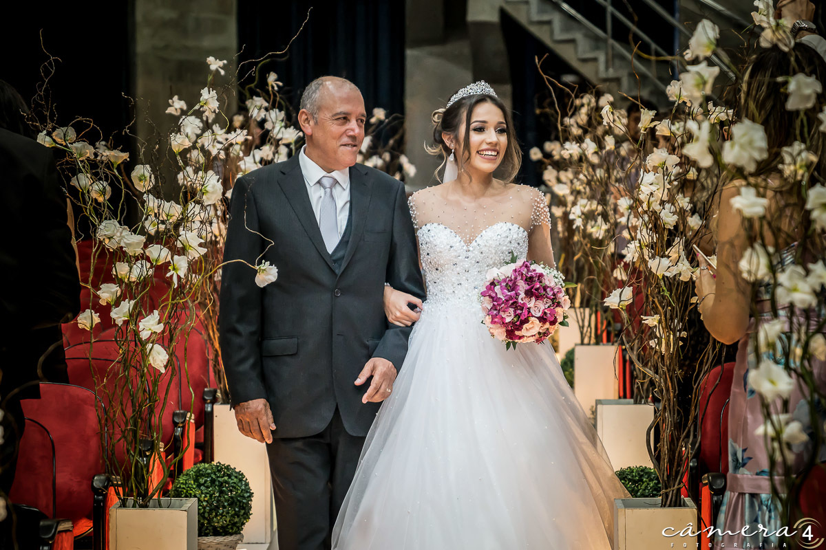 entrada da noiva na igreja