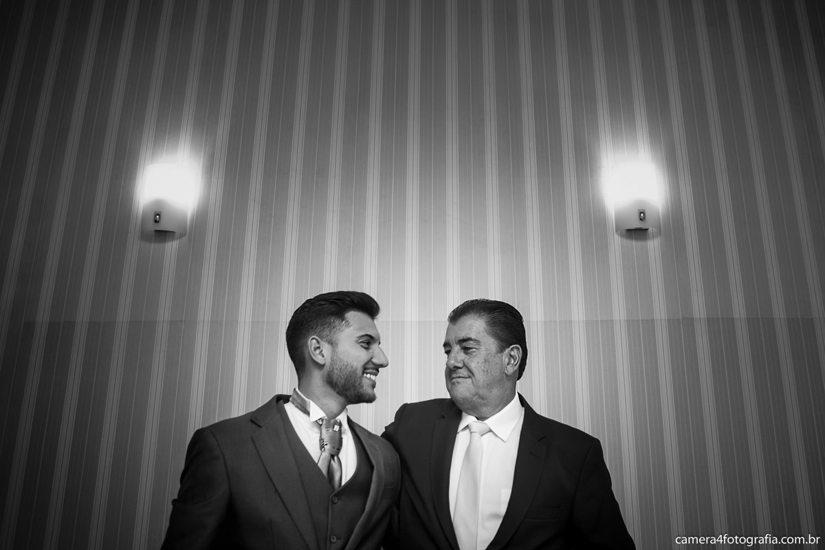 making of do noivo no dia do casamento, foto com o pai