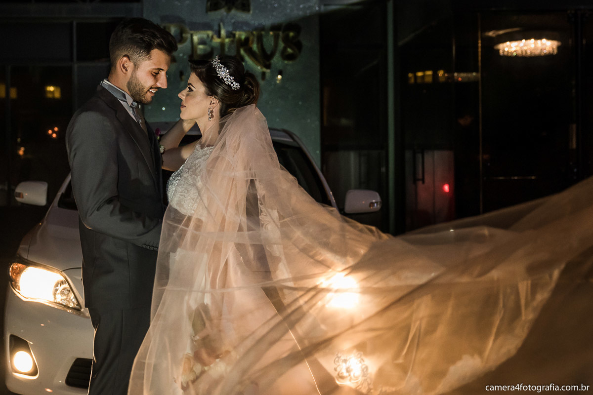 foro da noiva com o véu de casamento