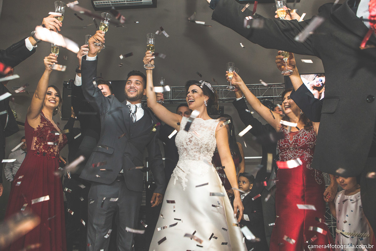 brinde dos noivos na festa do casamento