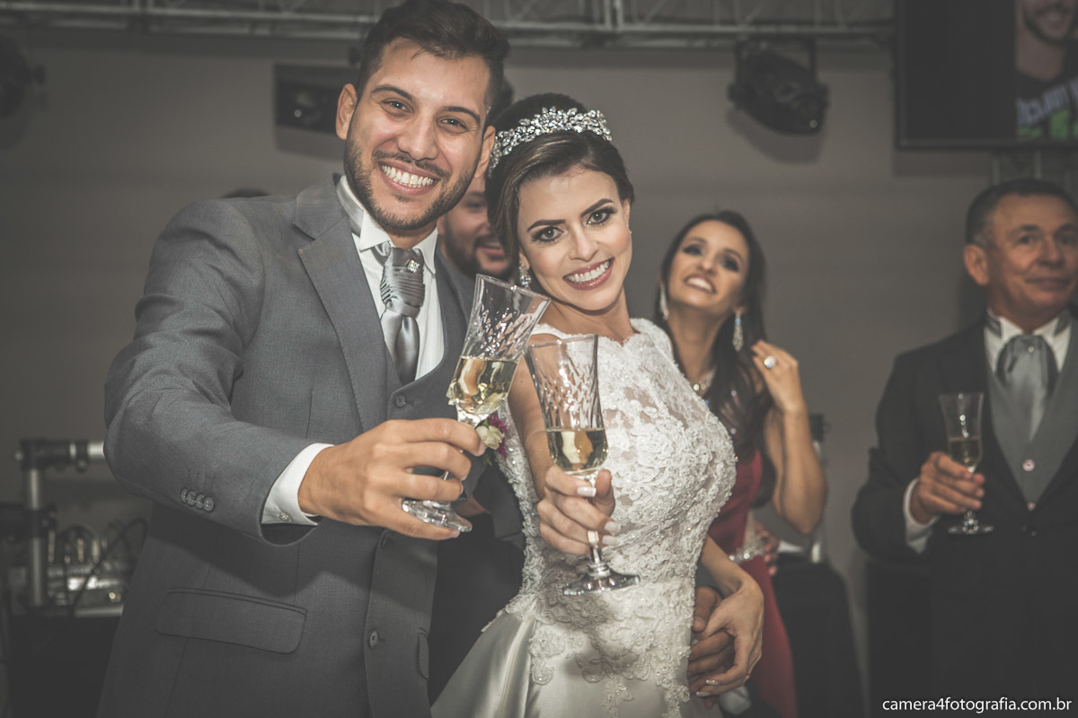 brinde dos noivos na festa do casamento