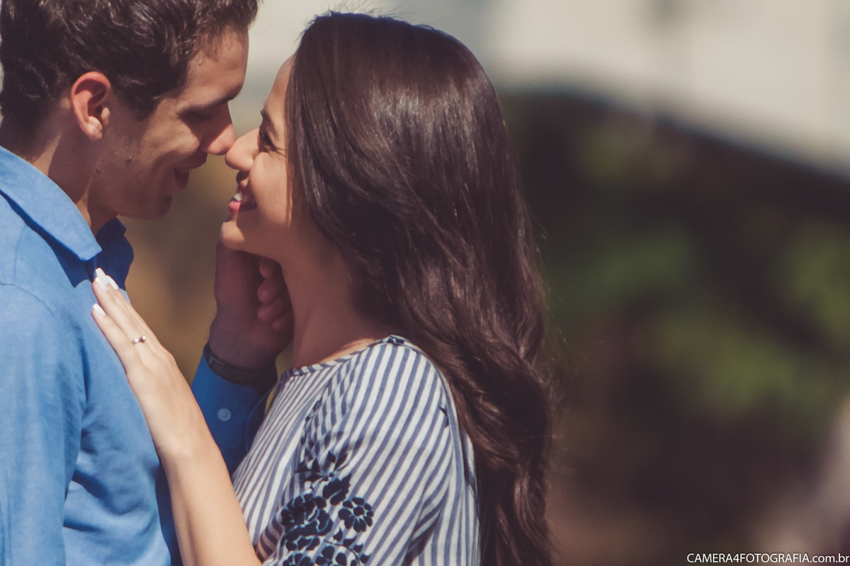 noivos no ensaio pré wedding no morro do gavião