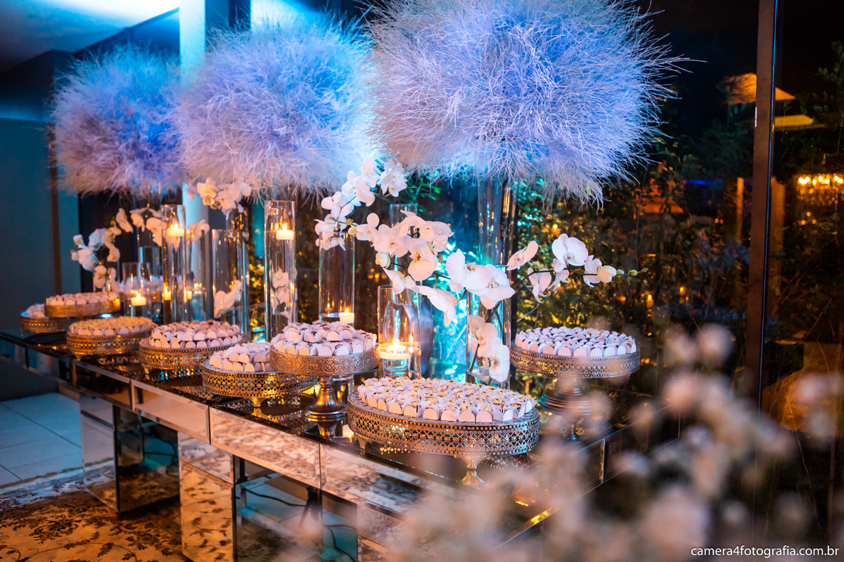 mesa do bolo de aniversário de 15 anos