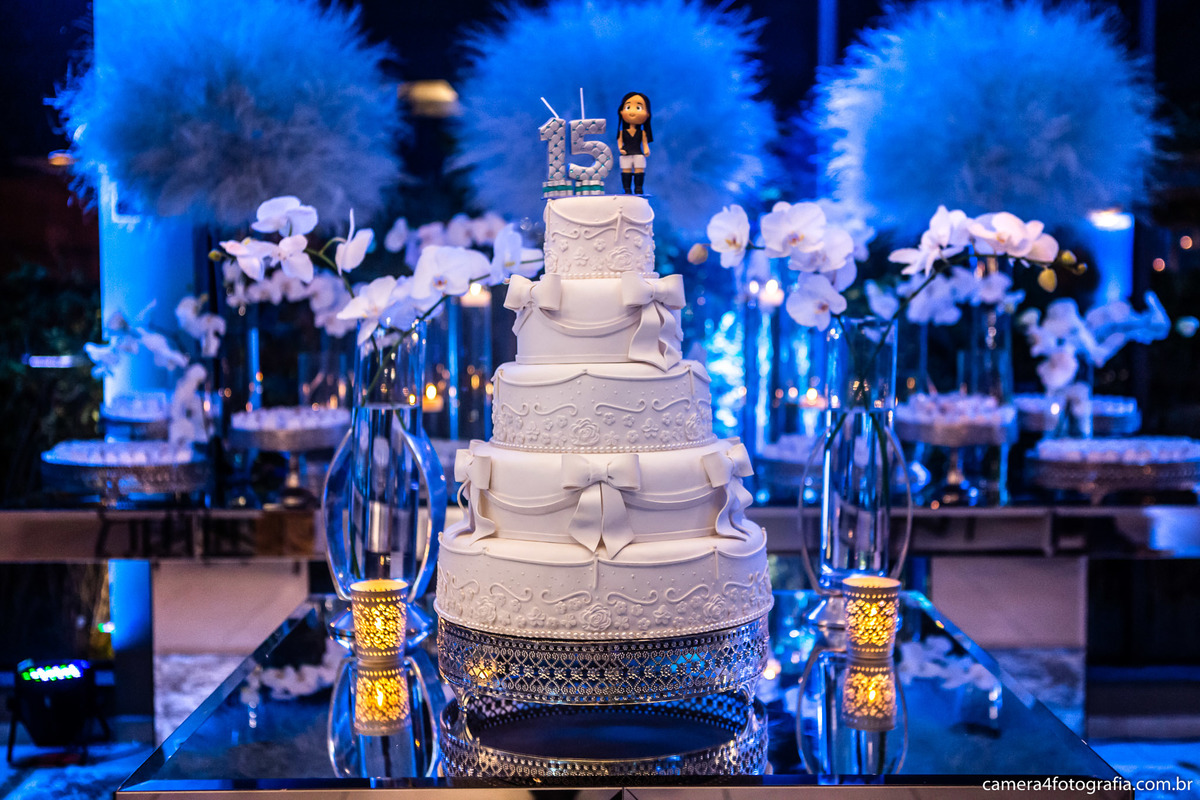 mesa do bolo de aniversário de 15 anos
