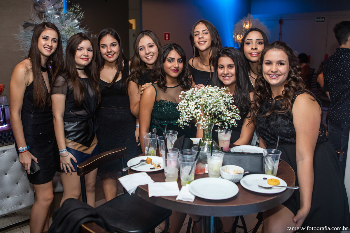 amigas na festa de 15 anos da júlia xavier