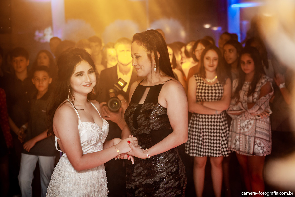 homenagem da mãe para a filha na festa de 15 anos