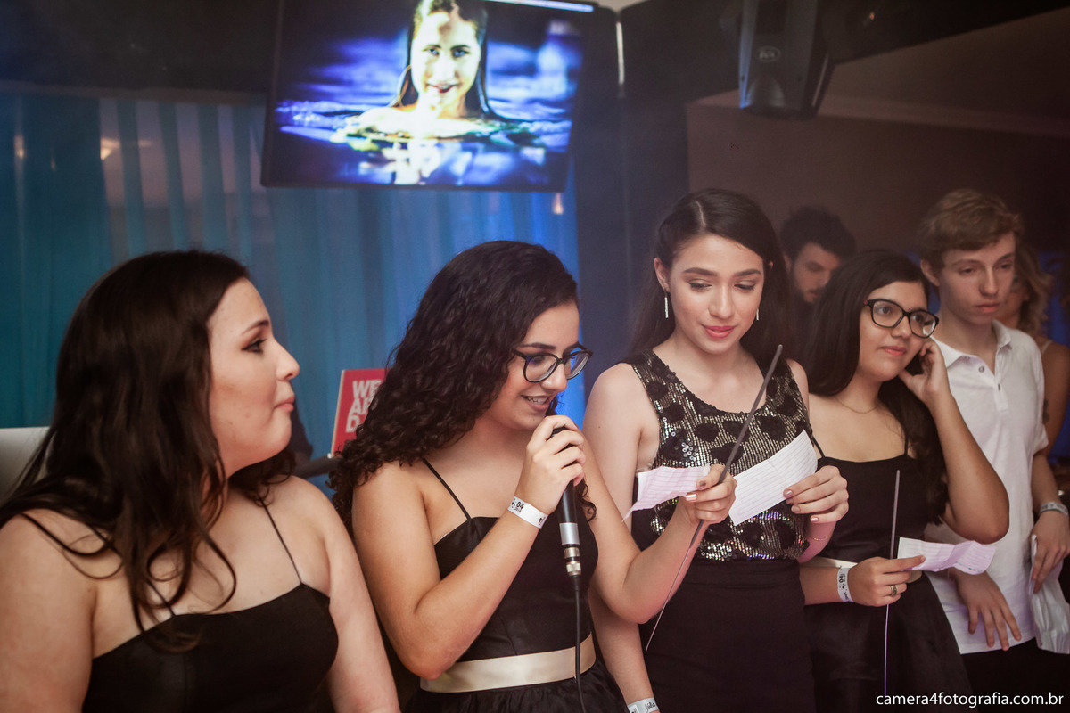 homenagem das amigas na festa de 15 anos