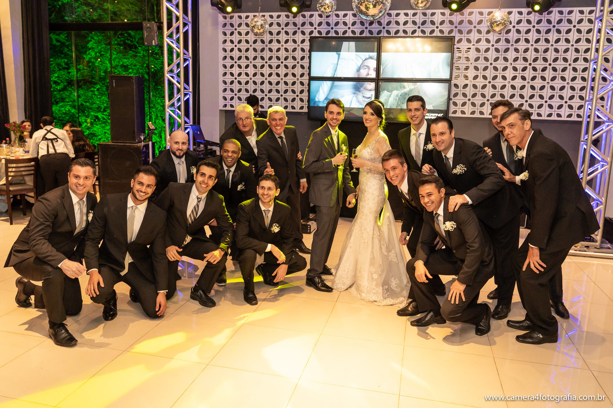 foto dos padrinhos na festa do casamento