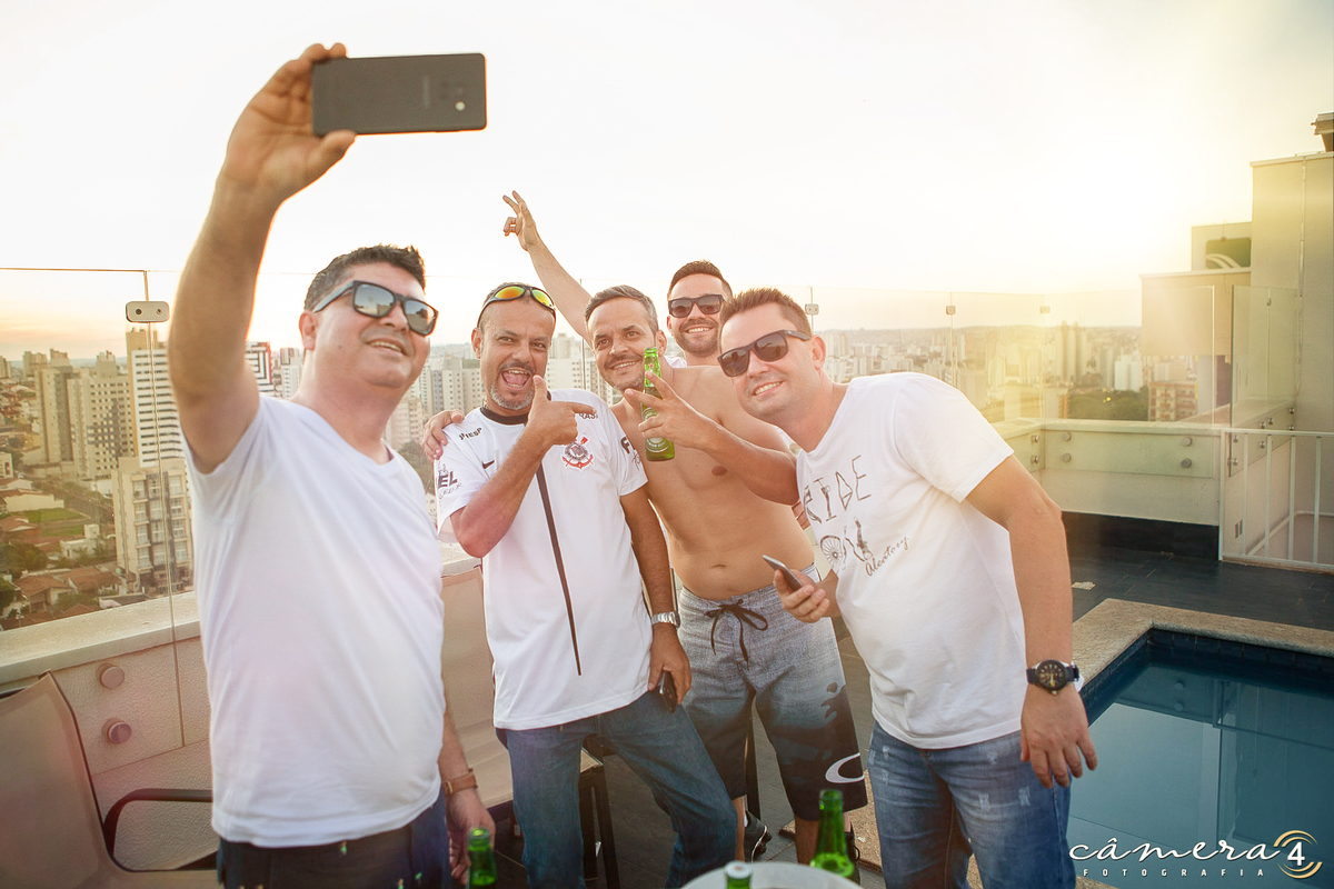 noivos com os padrinhos