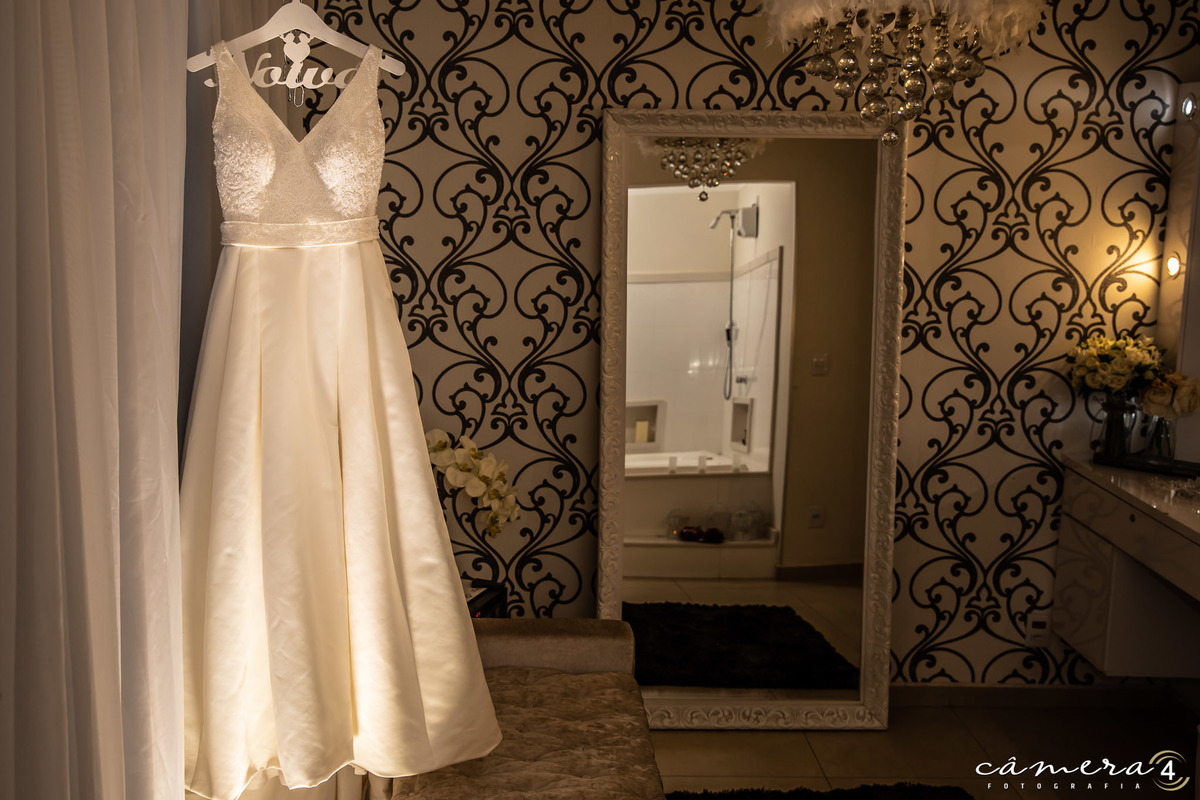 vestido da noiva no making of no dia do casamento