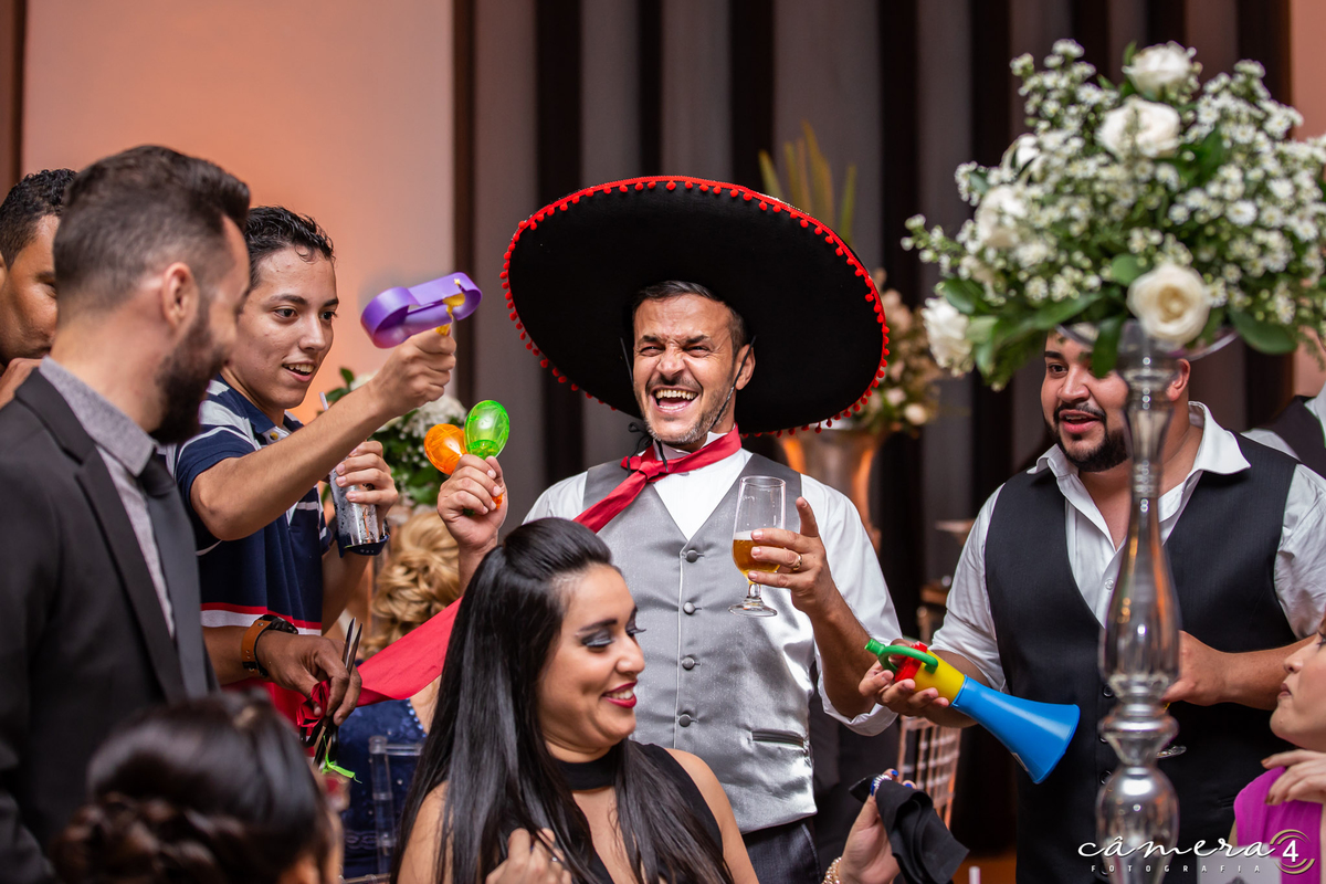 corte da gravata do casamento