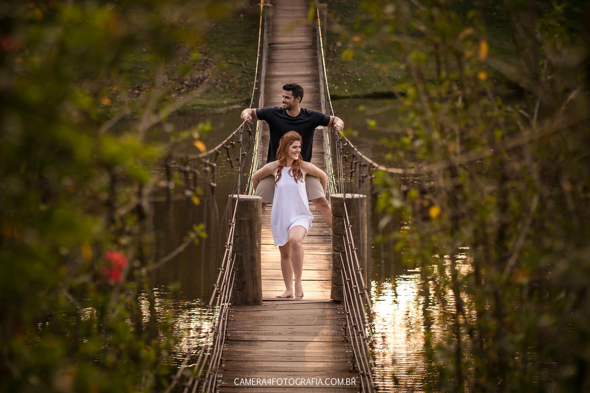 noivos na poste no eco resort alvorada em brotas no ensaio pré wedding